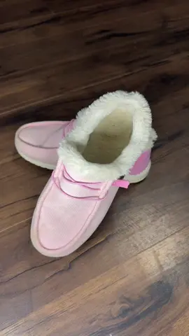 It’s like wearing slippers all day! I love these shoes! #fluffyshoes #shoe #shoecheck #shoes #shoestyle 