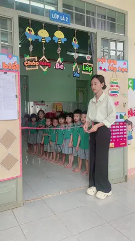 Ngày đầu đến lớp của các bé Lá 2. @Cô Nhung (Mầm Non) #cogiaomamnon #giaitri #mamnon 