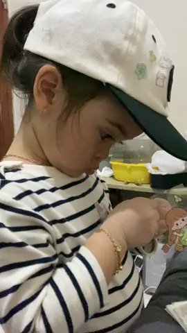 Alesha,sticker, dan suara gemruduk angin kipas @Aleesha Abriella 