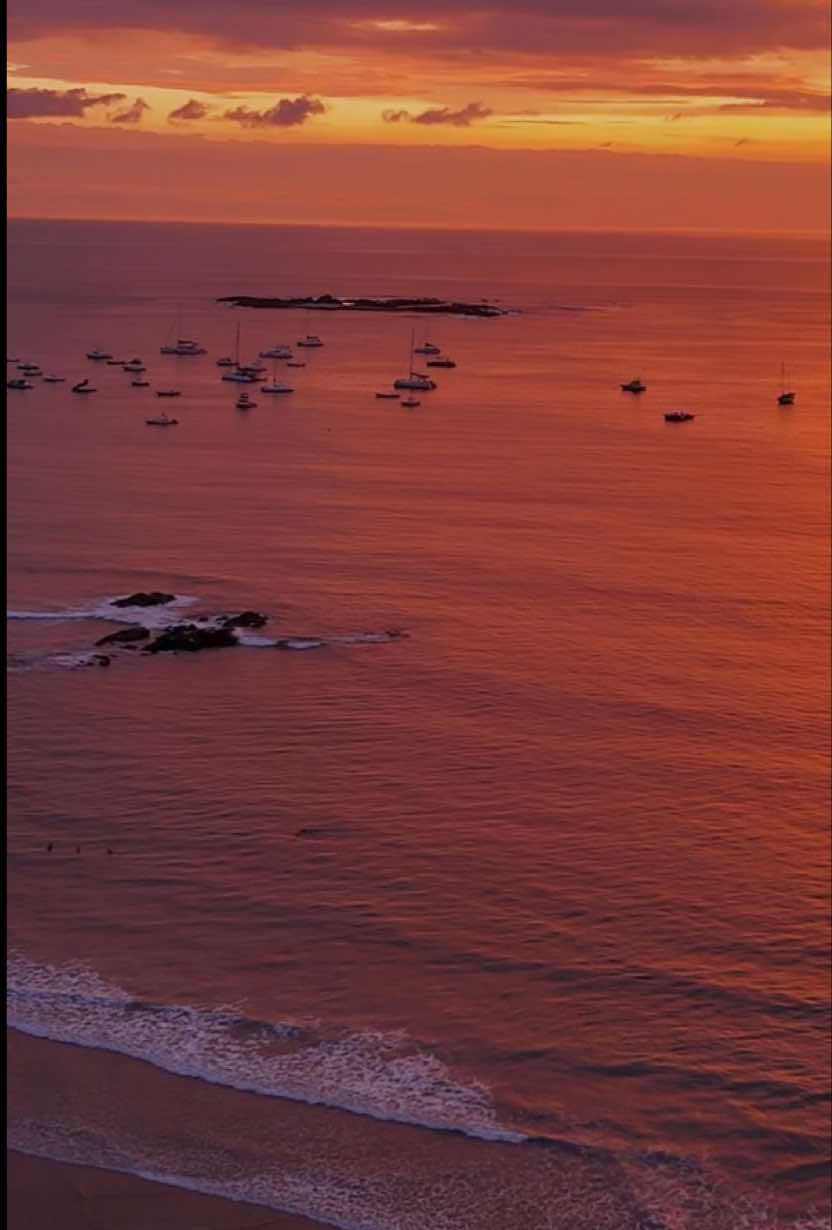 Un martes guanacasteco de septiembre #sunset #tamarindo #dji #beach #costarica 