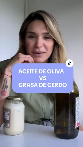 ¿Manteca de cerdo o aceite de oliva? ¿Cuál es mejor?🤔 Aqui te explico el “por qué” de cada grasa para que entiendas mejor que es lo que comes y cuál es la que debes de consumir mejor🫒🐽 Cuéntame, ¿Tú también caíste en la moda de la manteca de cerdo?🐷 #grasas #aceitedeoliva #mantecadecerdo #nutricion #nutritip #alimentaciónsaludable #comesaludable 