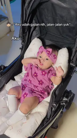@Ayyara Azkayra P. F 🎀 👈🏻 baju adek udah set sama bandana