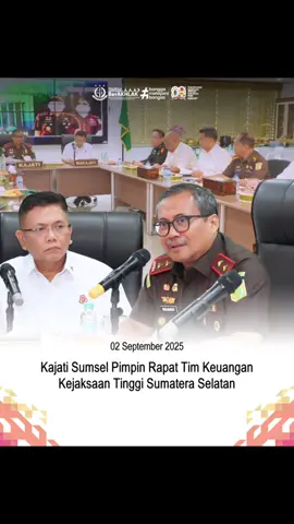 KEJATI SUMSEL - Palembang, Senin 02 September 2025, Kepala Kejaksaan Tinggi Sumatera Selatan Bapak Dr. Yulianto, S.H., M.H. didampingi Wakil Kepala Kejaksaan Tinggi Sumatera Selatan Bpk. Dr. Sumurung Pandapotan Simaremare, S.H., M.H. dan Para Pejabat Utama memimpin Rapat Koordinasi Kejaksaan Tinggi Sumatera Selatan bersama Tim Keuangan Bidang Pembinaan Kejaksaan Tinggi Sumatera Selatan. @Kejaksaan.RI  #kejaksaanri #kejatisumateraselatan