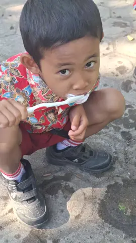 Gosok Gigi biar Gigi Sehat. #ppgprajabatan #guruhonorer #korupsimusuhbersama 