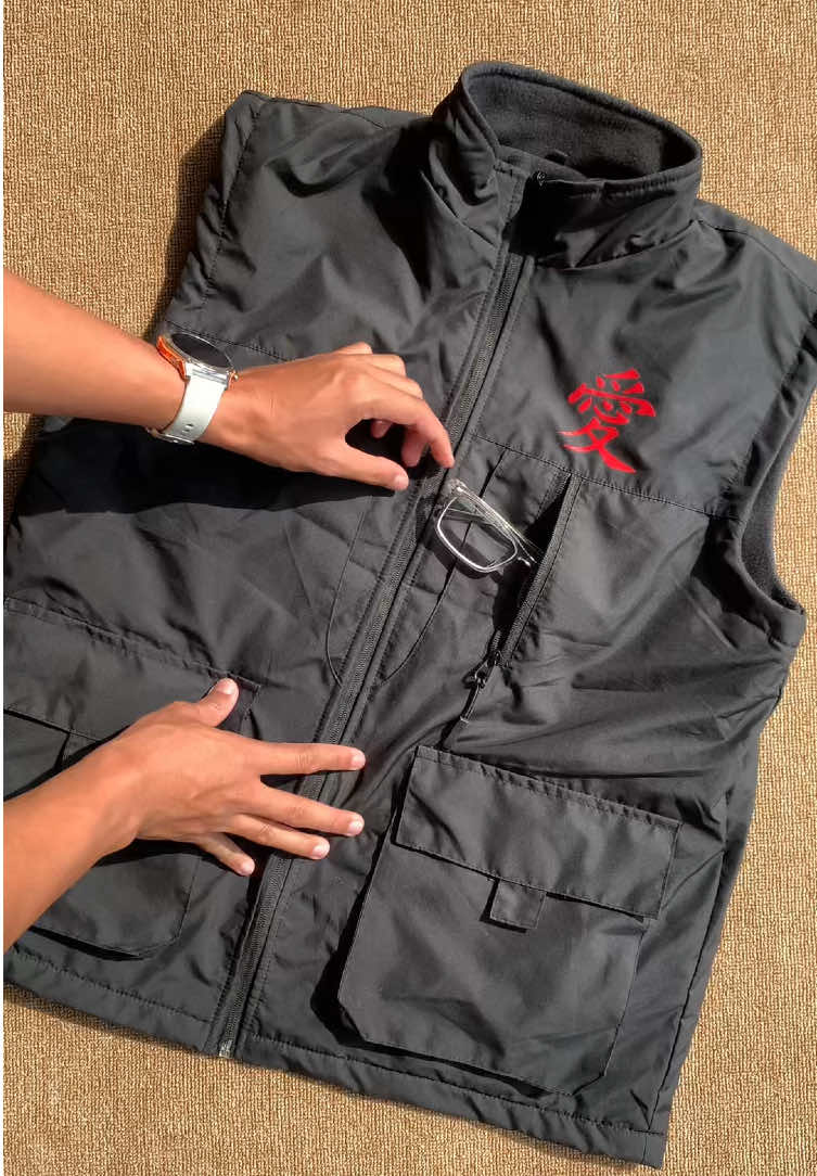Vest/Rompi Windproof&Waterproof dari @Larisko bisa request Logo!! Yaa cek-out Sekarang juga yaa.. #rompi #vest #rompiwaterproof #rompiwindproof #rompilarisko 