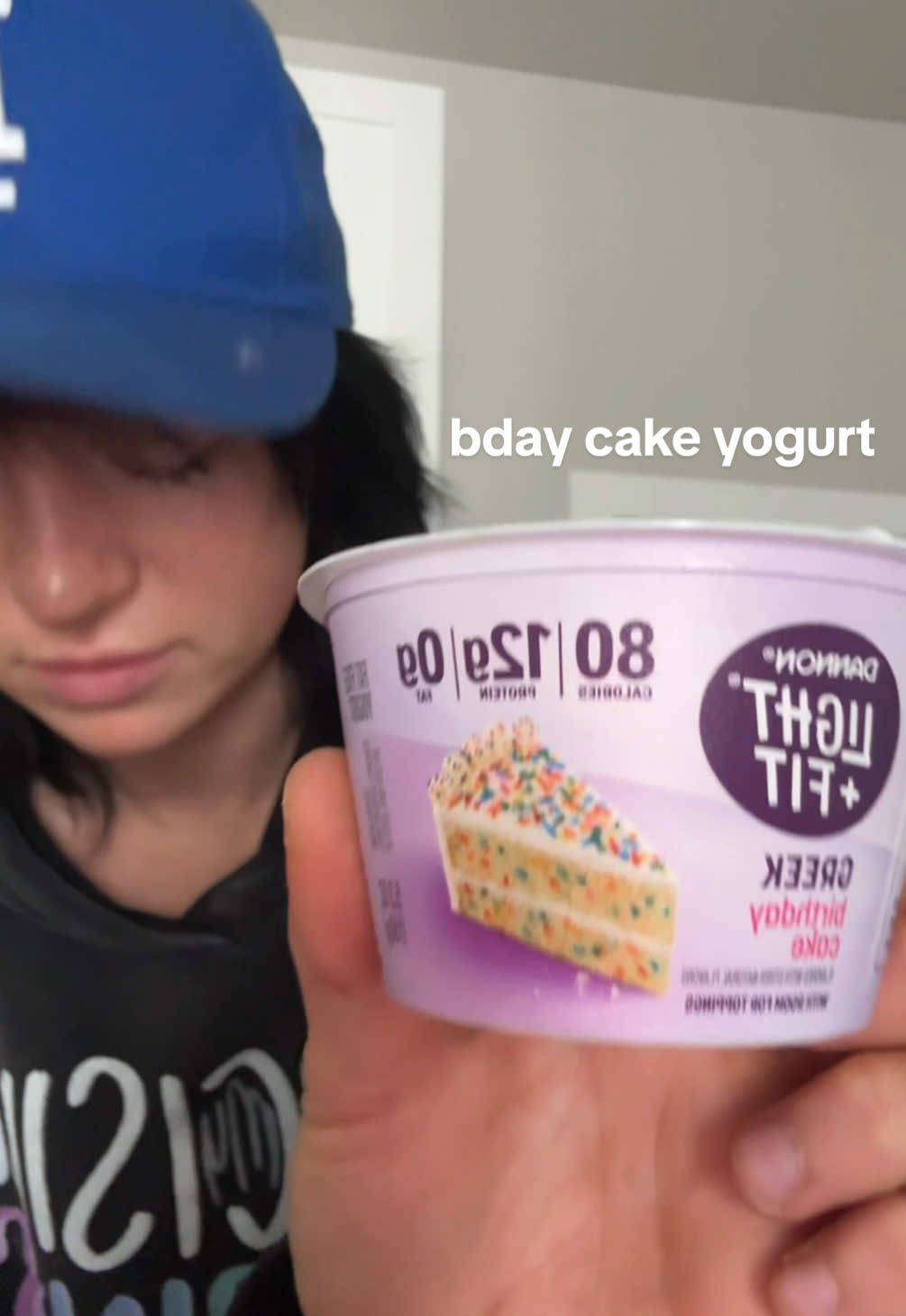 next goal is get sam to try fluffy yogurt 🙂‍↕️🙂‍↕️ #highproteinrecipes #yogurtbowl #birthdaycake #fluffyyogurt #samsulek 
