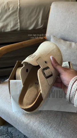 how adorbs are these fall clogs 🍂 #aesthetic #fallfashion #fall #clogs #tiktokshop 