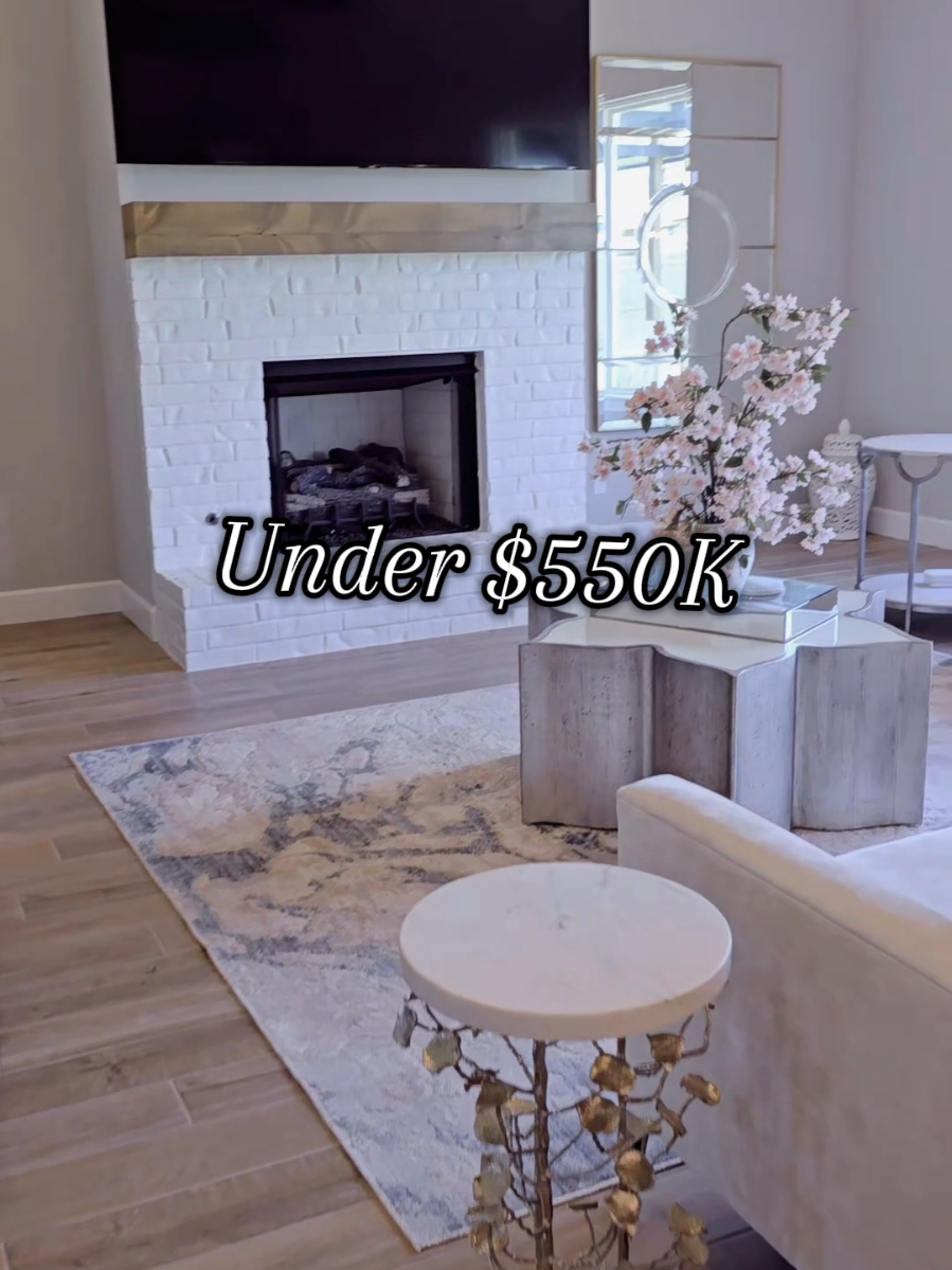 Moving to Tulsa?! I'm your local Realtor! Contact me to get started and to recieve my Welcome Kit to home buying! 💗 #movingtotulsa #tulsarealtor #tulsaok #brokenarrowOK #tulsaremote