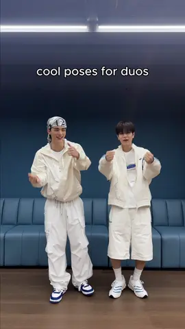cool poses for 🥟🐶 #StrayKids #스트레이키즈 #현진 #승민 #YouMakeStrayKidsStay 