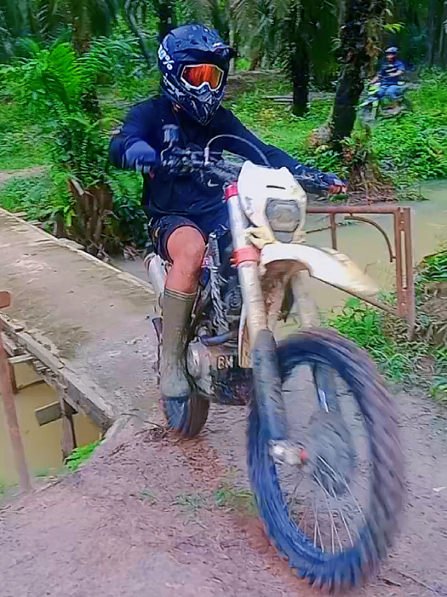 @Gusti @ANU. @Gordon Blue  kalau gak berani, bukan laki