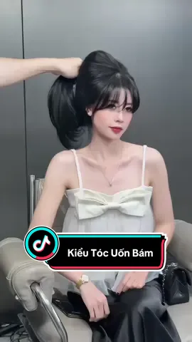 🙋🏻‍♀️ Bật mí kiểu tóc Uốn Bám Layer x Nâu Lạnh cực ngọt ngào cho Mùa Thu này ... 🍂Chị e vào lưu liền về biết đâu cần nha ạ ♥️ #khuongminhhair #uốnthuầnchay #myhair #viral #nâulạnh 