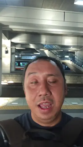 orang buta naik KRL: morning at Manggarai station