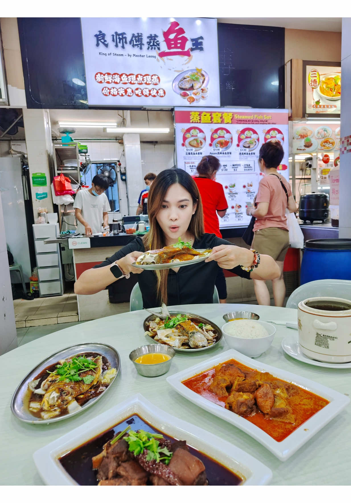 在Yishun大牌256，$6.5就可以吃到海鱼🐟蒸鱼套餐还有一碗饭🍚菜和蒸蛋，太Power了🔥 整条鱼也只要$9.9🤩有3种味道可以选～港蒸/豆酱/Asam，没有另外收费✌️酱好料不怪得每天排长龙 #良师傅蒸鱼王 @King Of Steam by MasterLeong  📍256 Yishun Ring Rd，01-1005， Singapore 760256 🕚10:30am-9:30pm（卖完为止） #sgfood #sgfoodie #sgwhattoeat #sgviral 