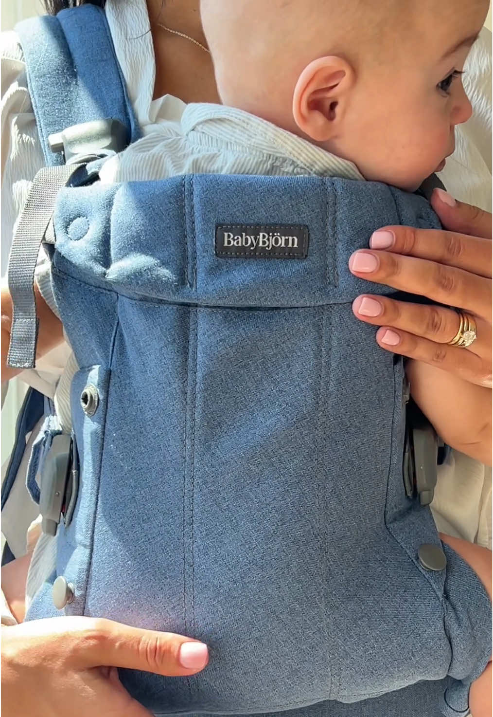 life made simple with @BabyBjörn 🧸 obsessed with this baby carrier for my little man. #babybjörnpartner #babybjorn 