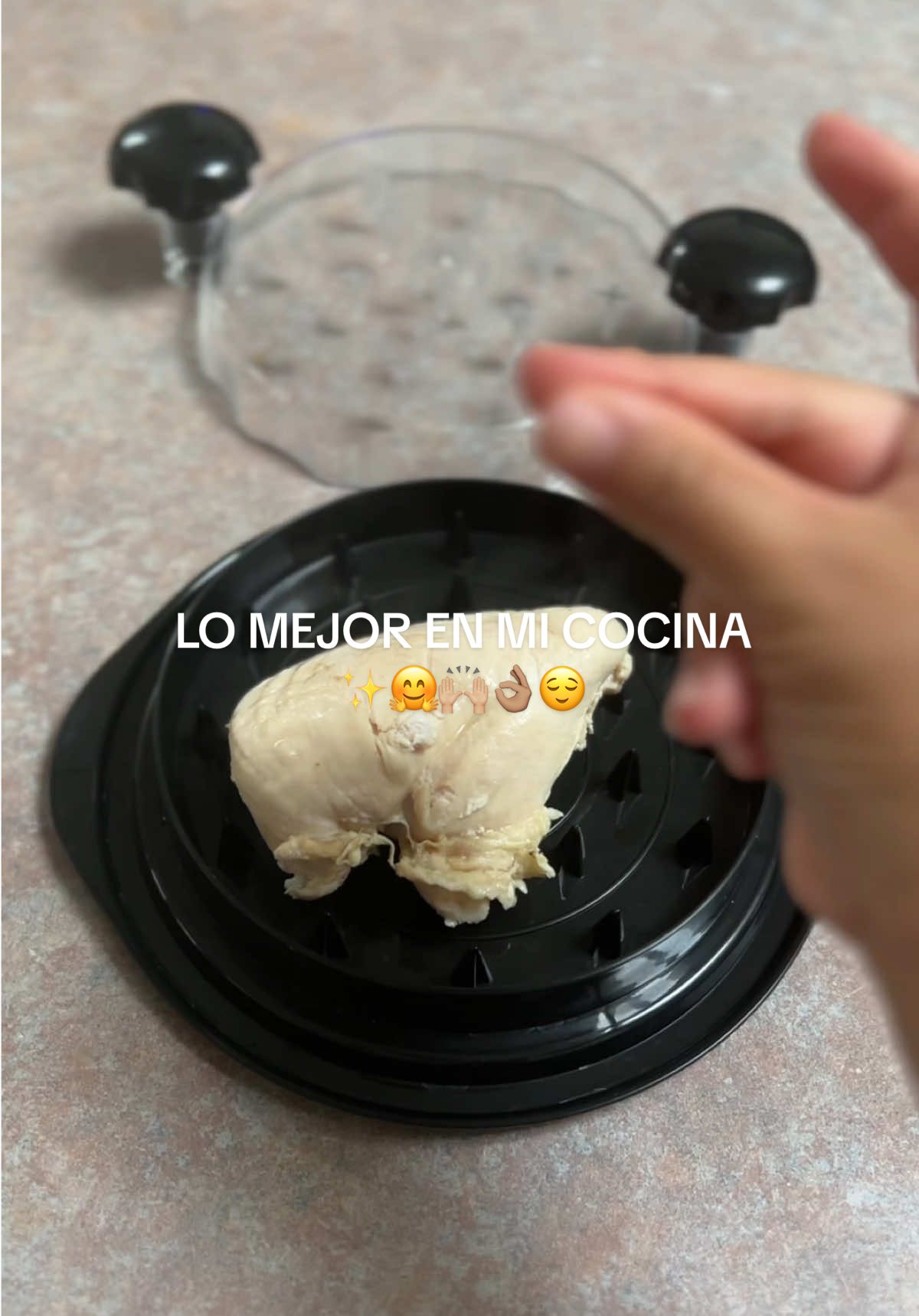 La mejor compra para la cocina que pude aver echo 😌👌🏽🙌🏼✨ #fyp #tiktokshop #chickenshredder #señoralife #KitchenHacks 