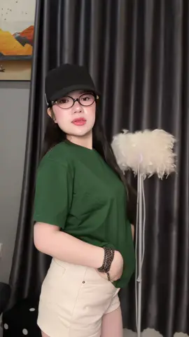 Phông trơn vẫn là chân áii #moingaymotoutfit #aophong #fyp #aothun #xuhuongtiktok 