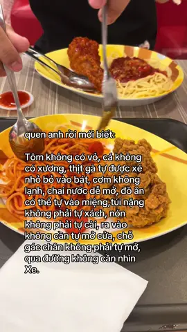 Đừng yêu người đàn ông khiến em trưởng thành và cứng cỏi Hãy yêu người xem em như trẻ con mà cưng chiều 
