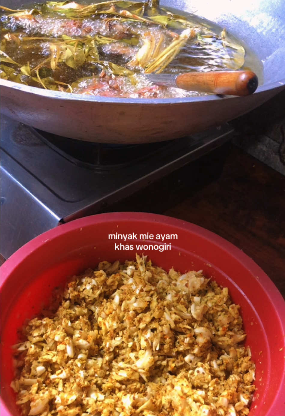 5 liter minyak 1,5kg bawang putih,membuat minyak bumbu mie ayam wonogiri #minyakmieayam #minyakbawang #minyakbawangputih #minyakbawangputihviral #minyakmieayamkhaswonogiri 