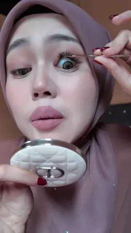 Code ni heavy sikit. so memang naik terus ya makeup ! gam paling kuat di abad ini jatuh kepada lumen lash !!! beli patt