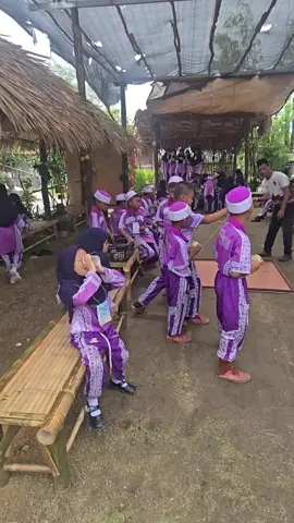 Budak Sekolah di seri gadeng