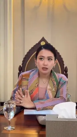 Ngày ( 2/9/2025 ) Đội ngũ luật sư của bà Paetongtarn Shinawatra đã nộp đơn lên tòa án Hiến Pháp Thái Lan yêu cầu rút lại tiến trình bãi nhiệm do có sai sót thủ tục pháp lý trong việc đưa ra phán quyết trước đó. Nếu tòa chấp thuận thì phán quyết bãi nhiệm của bà coi như bị lật lại, nếu thuận lợi thì bà có thể giữ ghế Thủ Tướng hoặc ít nhất kéo dài nhiệm kì thêm. Mong kết quả tốt đẹp nhất sẽ đến với bà, bởi vì bà thật sự thích chính trị. Tôi vẫn luôn tôn trọng và ủng hộ quyết định mà bà chọn, dù biết là con đường chính trị phía trước còn nhiều chông gai và trắc trở nhưng mong bà vượt qua tất cả ❤️🙏 @ingshin21 🇻🇳🫶🏻🇹🇭  - Nguồn báo: Thairath #thutuongthailan #paetongtarnshinawatra #primerthailan #นายกรัฐมนตรี #แพทองธารชินวัตร 