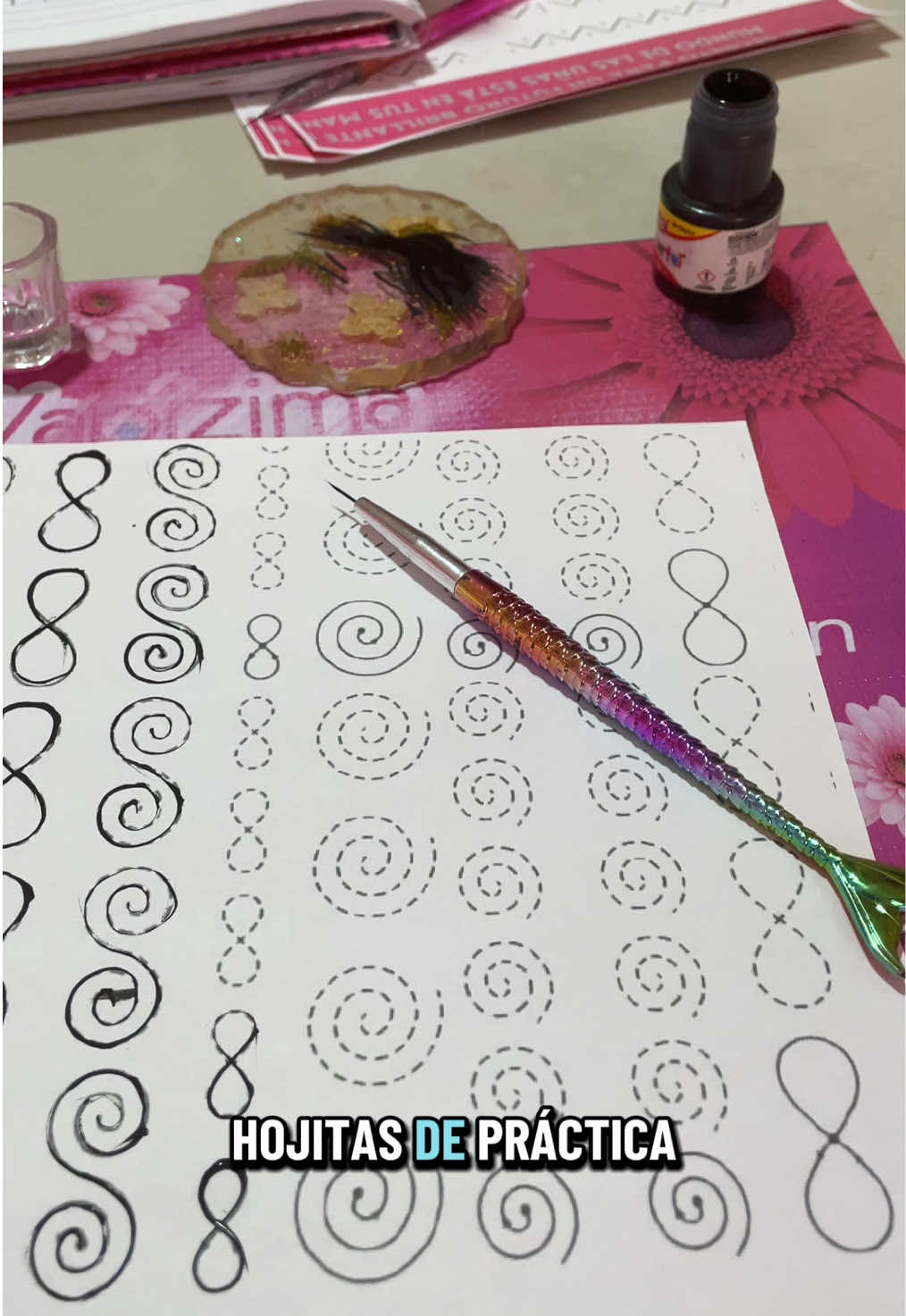 Estamos en la final, hoy realizamos lo más difícil mano alzada.🤯❤️ #manoalzada #arte #nailsart #dibujos #uñasdecoradas #uñasmanoalzada #fypviral 