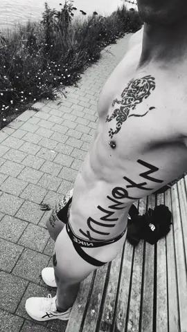 #runners #RunningManOnTikTok #inkedmen #piercedboy 
