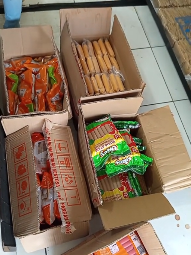 Baru banget ini kak, yang kemarin cari tapi stoknya gaada, sekarang ready yaa kak?? #foryou #pasarkotabojonegoro #bojonegoro24jam #sosis #frozenfood 