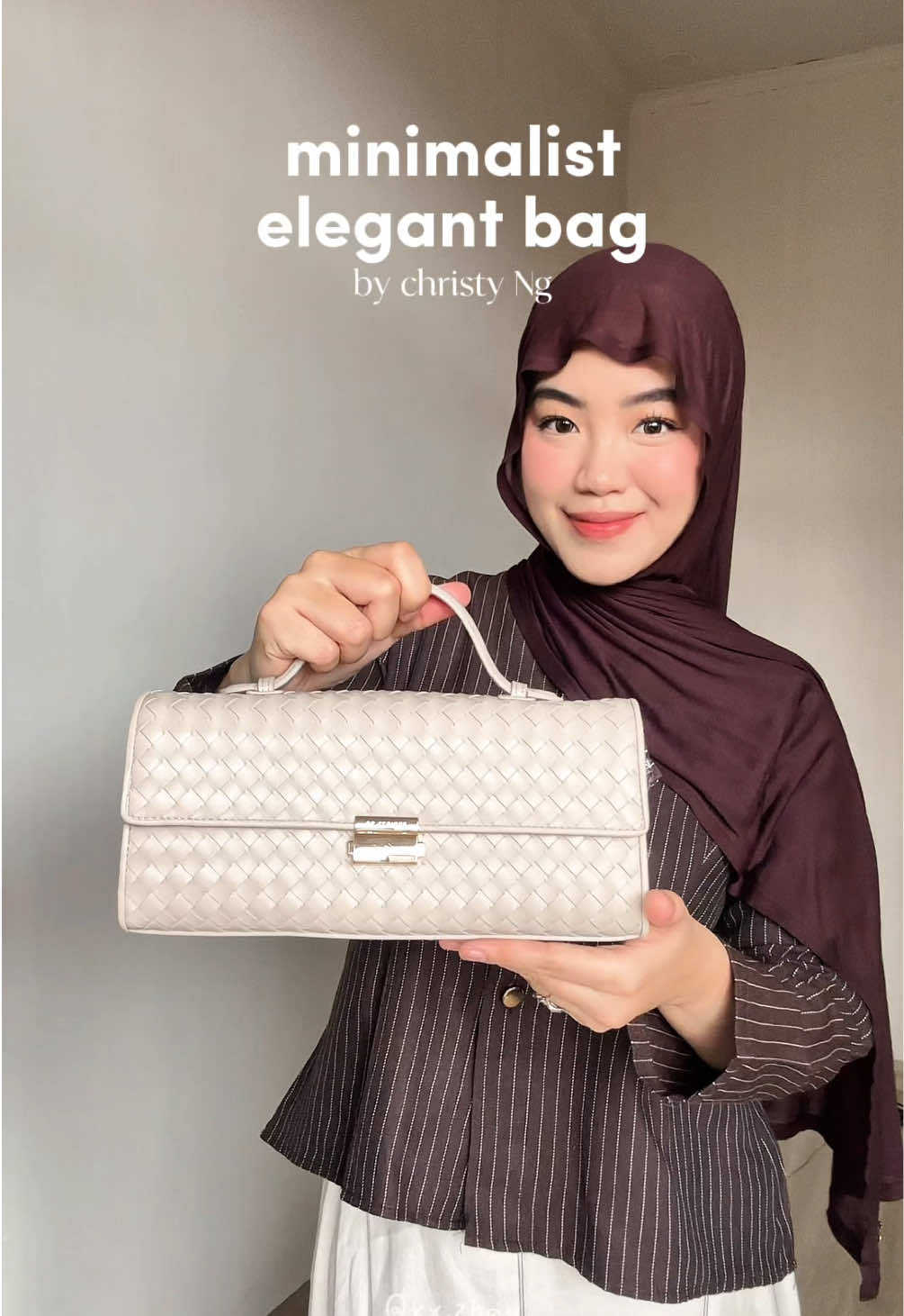 bisa 2 look! totally in love with my new bag from @Official Christy Ng Indonesia 🤍 ✨ #fypシ #slingbag #ChristyNg #EverydayBag  #outfitoftheday 