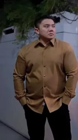 dulu tersenyum pun tak sudi🤐😏, sekarang mode ramah lingkungan🥴🥰Just kidding guys, don't take it seriously if you don't like watching this video, just skip it, it doesn't matter, rather than you having a heart disease, it's difficult.🤪 #teddy #letkolteddy #teddyindrawijaya #masteddy🌷 #fyp 