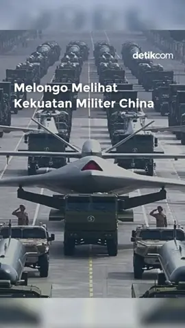 China menggelar acara parade militer acara sekaligus peringatan 80 tahun pemerintahan China. Acara parade besar-besaran itu digelar di Tiananmen Square pada Rabu (3/9/2025). Terlihat pasukan berbaris rapi, tak ketinggalan berjejer rapih alutsista yang diperlihatkan dalam parade tersebut. Simak berita selengkapnya hanya di detik.com!  Creator: Putri  #detikcom #alutsista #parademiliterchina #mobilmiliter #rudal  