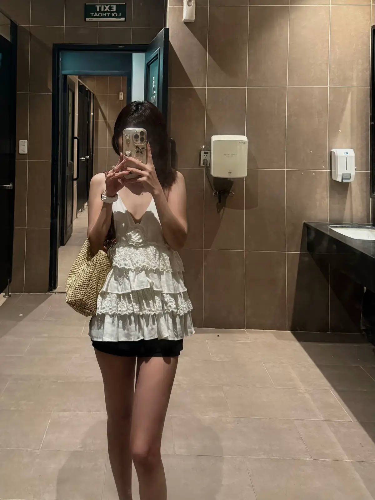 Ch e t dưới bụi hoa hồng cũng là phong lưu