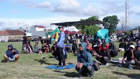 Kapan lagi adu layangan sambil panas panasan #turnamenlayangan #gelasan #fyp #viral #layangan 