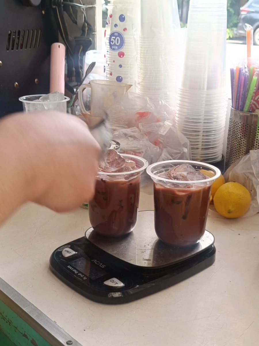 Cuaca rawan hauuuss 😄 mampir yuk nenteng segelas dulu.. 📍PCI Blok C kiri jalan setelah martabak Bryan
