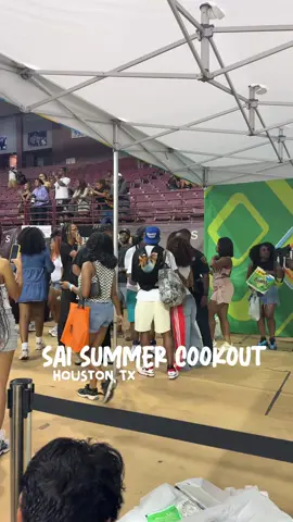 The weather in Houston definitely put a damper on things, but Marsai made it work! Hopefully next time we’ll have better weather. @Marsai 💗💗  #saisummercookout #houstontexas #paulwall #olandria 