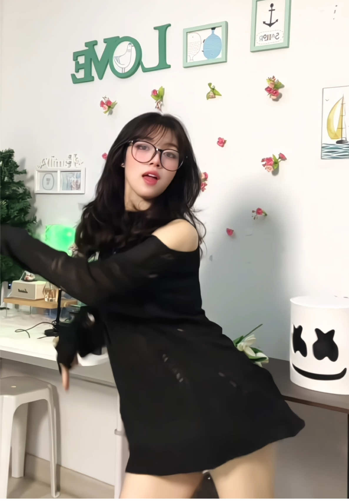 Hola ◼️ #fypシ゚ #foryo #tiktokdance #trending #ChaN 