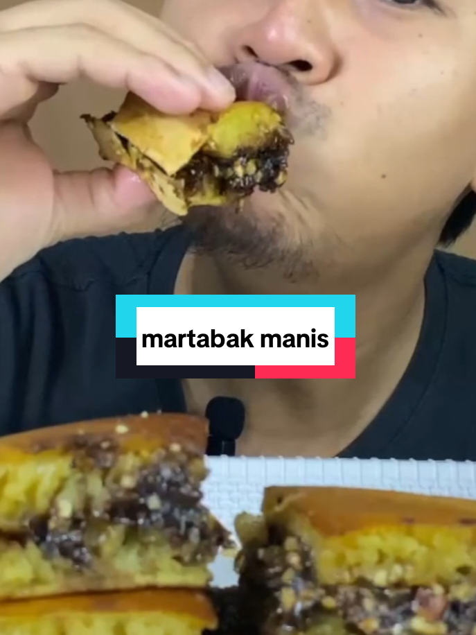 cokelatnya lumer banget #mukbang #asmr #fyp #trending #martabakmanis 