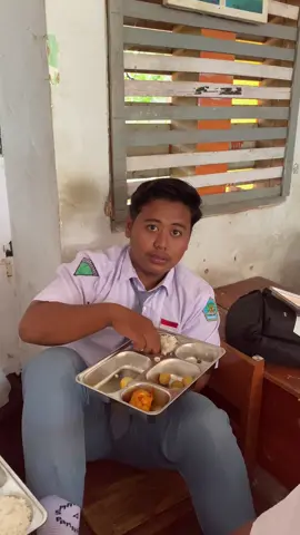 sangat membantu yang tidak habis nasi nya🤣 #fyp #fypシ゚ #fyppppppppppppppppppppppp #anakskolah #dynamicclass100k 
