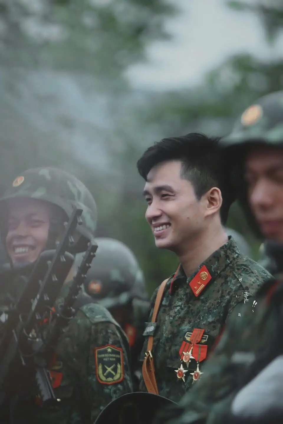 “Cảm ơn anh,#lehoanghiep, anh là một phần ký ức mà em ko thể quên tron cái thời tuổi trẻ của mình,cảm ơn anh một người quân nhân,sĩ quan trong QĐNDVN #LEHOANGHIEP .Lời cuối chúc anh sức khoẻ chúc anh sau này có đc một người hậu phương vững chắc.Nhớ mãi mùa hè A80 này .🫡🇻🇳🎆”cũng chúc tất cả mọi mọi người từ a50,đến a80 một lời chúc sức khỏe trên con đường phụng sự tổ quốc sau này 🫡🇻🇳🇻🇳🇻🇳.