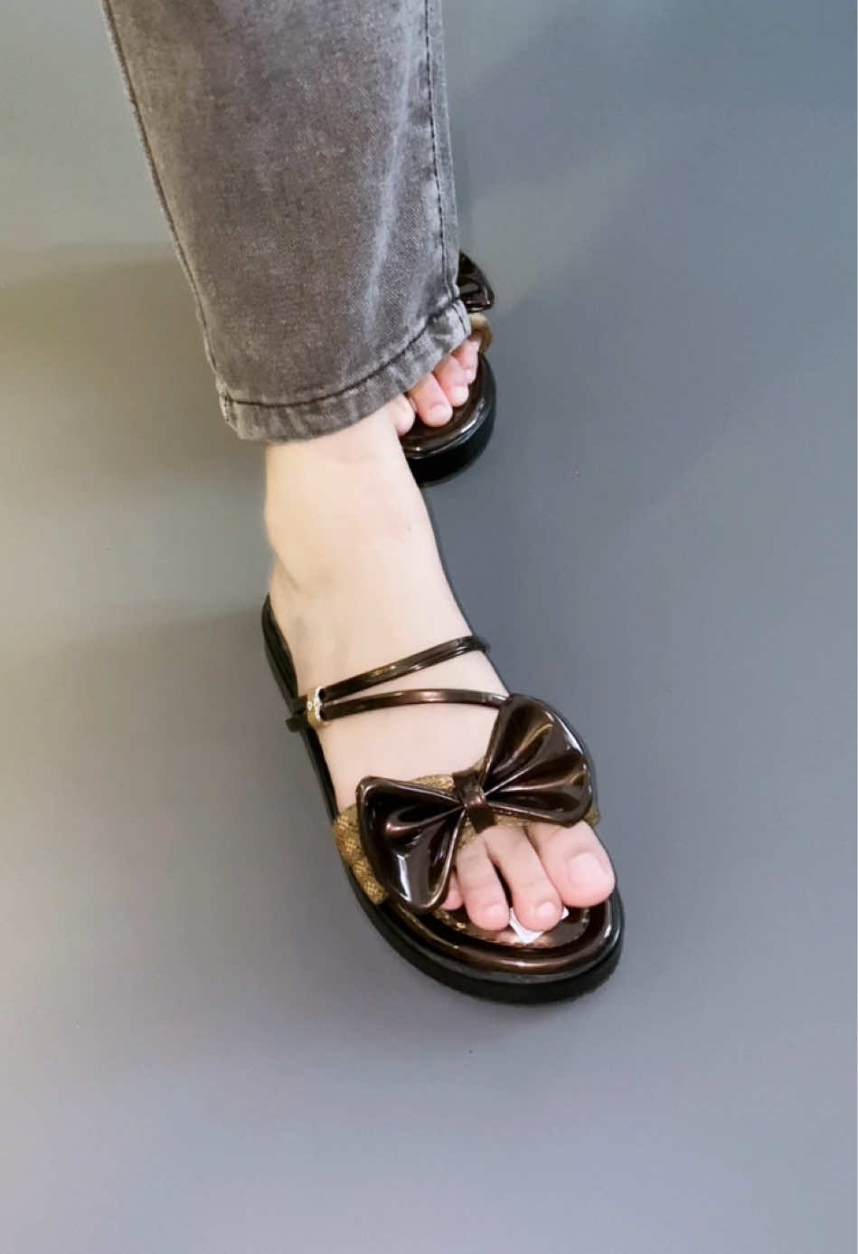 Sandal nya gemes bgtt, lucuuu 🫶🏻 #sandal #sandalwanita #sandals #sandalviral #sandalkekinian 