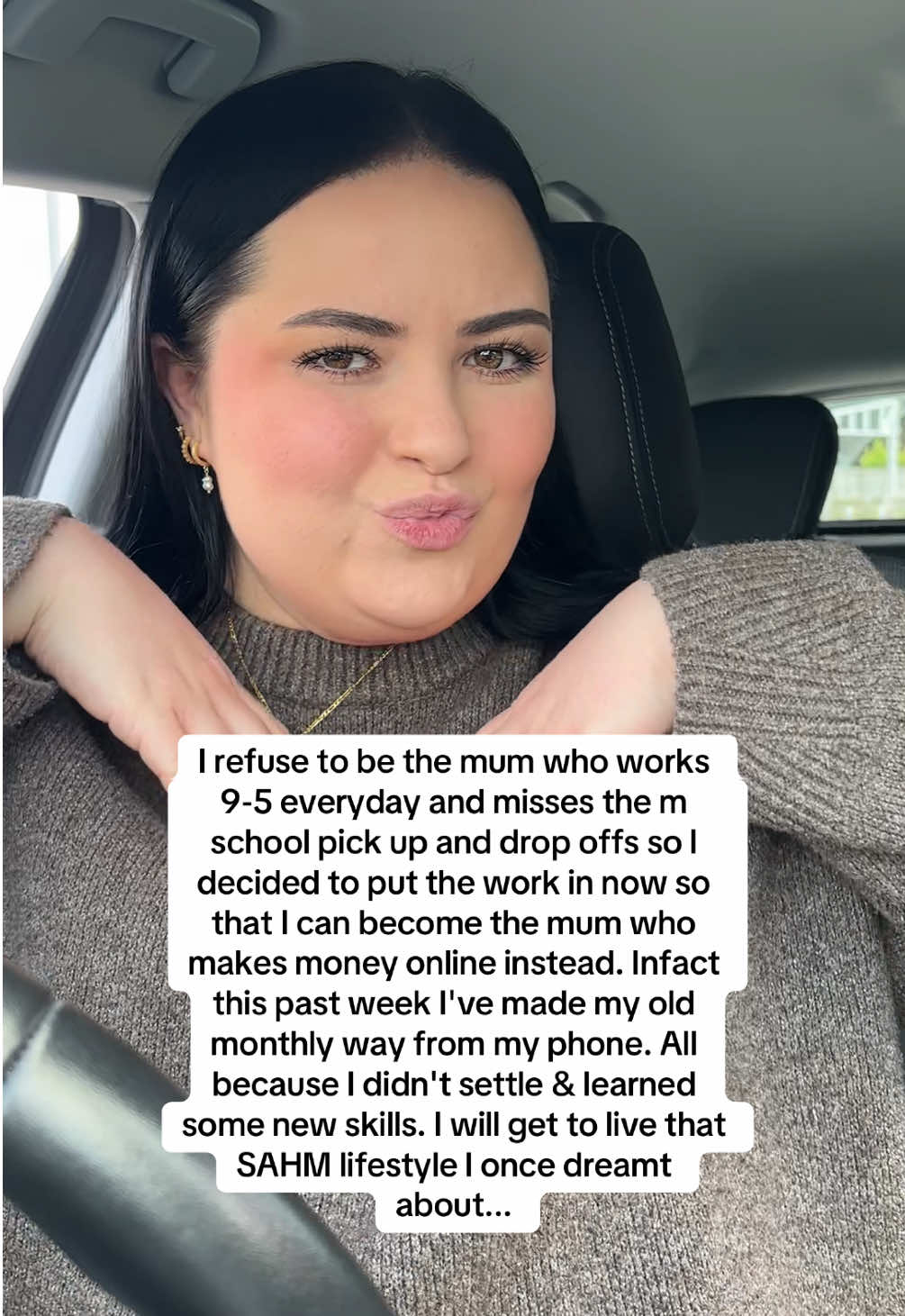 Comment INFO and I will teach you how I earn an income through with digital products from my phone📲💰👏🏻🎉 DO NOT underestimate the power of a side hustle! I started this with ZERO experience and now I am a 4 figure business owner💻📈🚀 Digital Marketing has really changed my life. At the start of this year I decided that I needed to make a change if I wanted to get out of the 9-5 working cycle, suffering the Sunday scaries for the rest of my working life and barely getting by from paycheque to paycheque👀👇🏻 I learnt that I could do this all from my phone, just by working 1-2 hours per day around my busy life. It’s beginner friendly, and you’re supported throughout your journey👏🏻🎉 Learning how to make an income online around other commitments was the best thing I ever did. I now have the financial freedom to live the life I always wanted🥹🤍 Comment INFO to learn how you too can earn an income online. You can also grab my FREE guides linked in my bio for more info👀💗 #digitalmarketing #makemoneyonline #sidehustle 