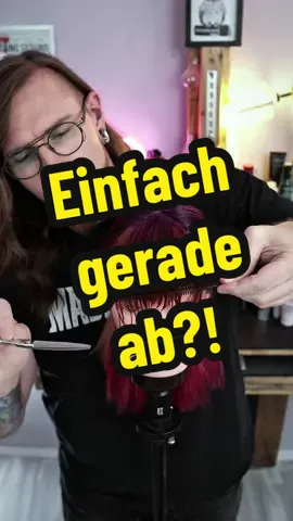 Die Variante von @Kriza Salones ist definitiv nutzbar, gerade bei Kindern. Habt ihr Ponyschneiden allerdings einmal richtig gelernt, braucht ihr weder Klebeband noch Topf. Hier also mein Tutorial für richtiges Nacharbeiten eures Stirnmotives.😅🫶🏻 #haare #pony #haarschnitt #bangs #tutorial 
