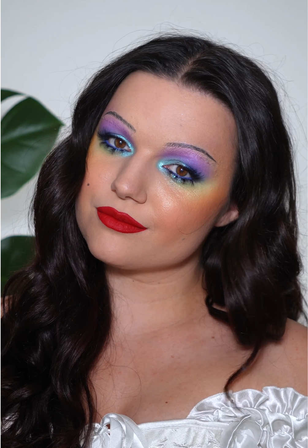 Mi-a placut atat de mult acest machiaj realizat de @Dee 🧚🏽 pentru @chappell roan ca a trebuit sa il recreez 🌈 Produse: • @MALU WILZ Romania Camouflage Cream • @L’Oréal Paris True Match Foundation • @SHEGLAM Perfect Skin High Coverage Concealer • @makeupforever Color Case • @Cupio Loose Pigments • @NYX Professional Makeup Buttermelt Face Palette & Enid Blush Palette • @Alix Avien Waterproof Eye Pencil Royal Blue • Canmake Creamy Touch Liner • L’Oreal Paris Panorama Mascara • @Farmasi Liquid Lipstick #chappellroan #chappellroanmakeup #rainbowmakeup #makeuptutorial 