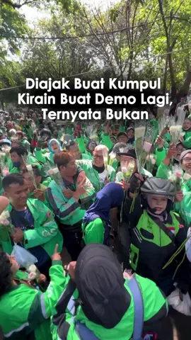 Tak hanya doa yang dipanjatkan, tapi juga mawar-mawar yang dibagikan. Bunga sederhana itu menjadi simbol cinta, persaudaraan, dan solidaritas bahwa di balik helm dan jaket hijau, ada ikatan yang lebih dalam dari sekadar profesi. #grabuntukkitasemua #Grab #Gojek #Ojol  #Grabindonesia