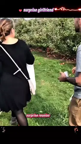 #surprise #soldier #reunited #girlfriend 