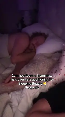 Who votes that I hold his nose ✋🏼 #insomnia#pregnant#32weekspregnant#sleep#heartburn 