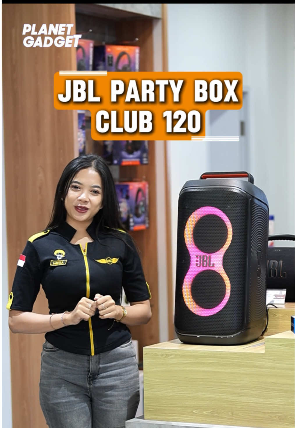 Party di mana aja, kapan aja! 💥 JBL Party Box Club 120 siap bikin suasana pestamu makin pecah, dari party di rumah sampai piknik Bareng Teman! Gak pake ribet, tapi tetep paling stylish. Dapatkan sekarang, hanya di Planet Gadget! #PlanetGadget #JBLPartybox #PartyboxClub120 #PartyAnywhere #SoundThatPacksAPunch 