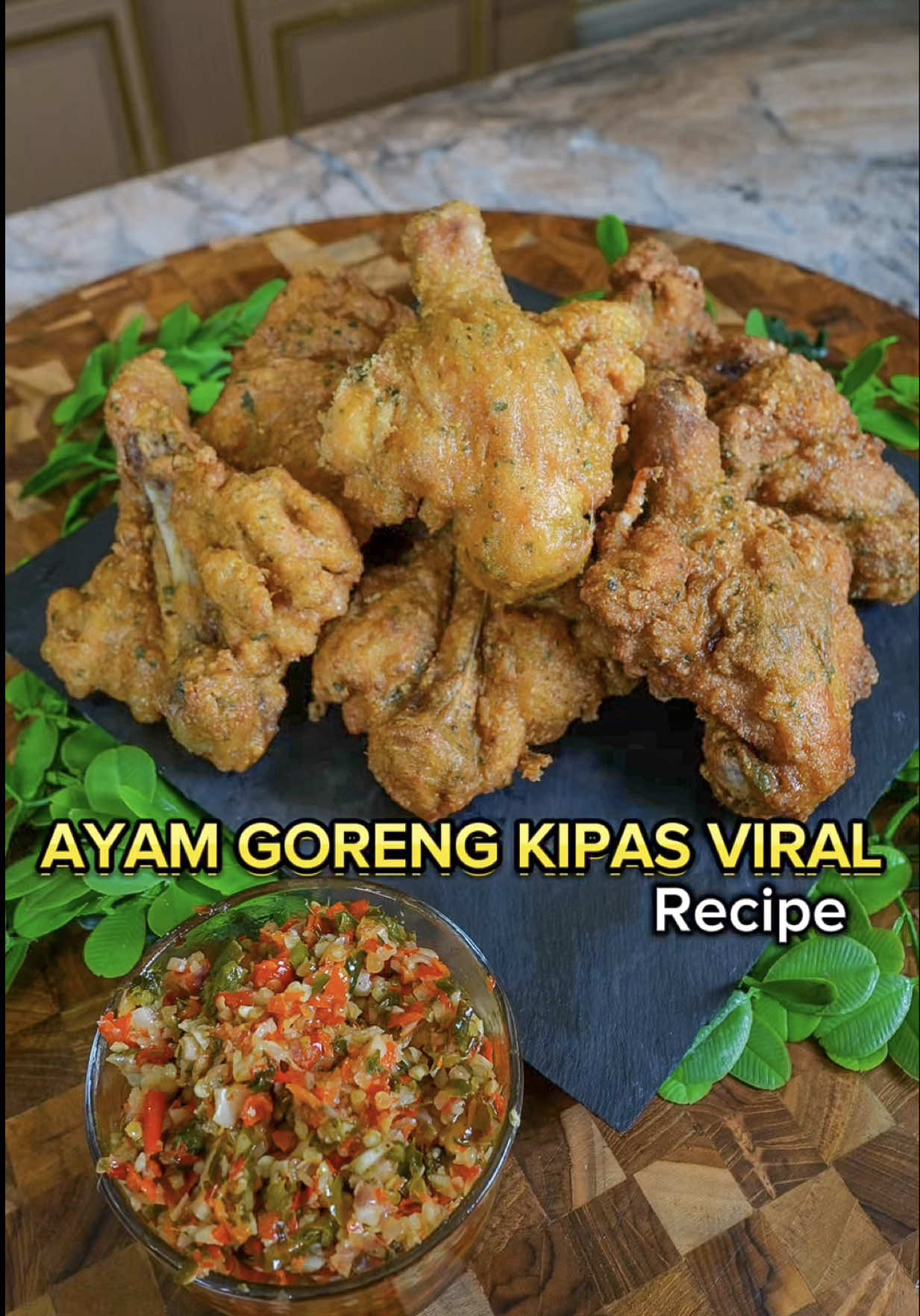 AYAM GORENG KIPAS VIRAL + SAMBAL CHILI PADI 😍 Aku bikin versi aku ya ini , pake daun jeruk super gurih dan wangi bangett🤤  COMMENT DIBAWAH KALO ADA PERTANYAAN SEPUTAR RESEP INI YA 🙏🏻 Resep dan takaran lengkapnya udh ada di Ytb aku ya ❤️ #ayamgoreng #ayamgorengkipas #resep #resepsimple #voralfood