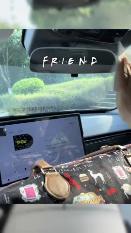 My childhood memories are backkk! Who still watching the show Friends!!! #friendstvshow #holidaygifts #dufflebag #friendsmerch #nostalgia 