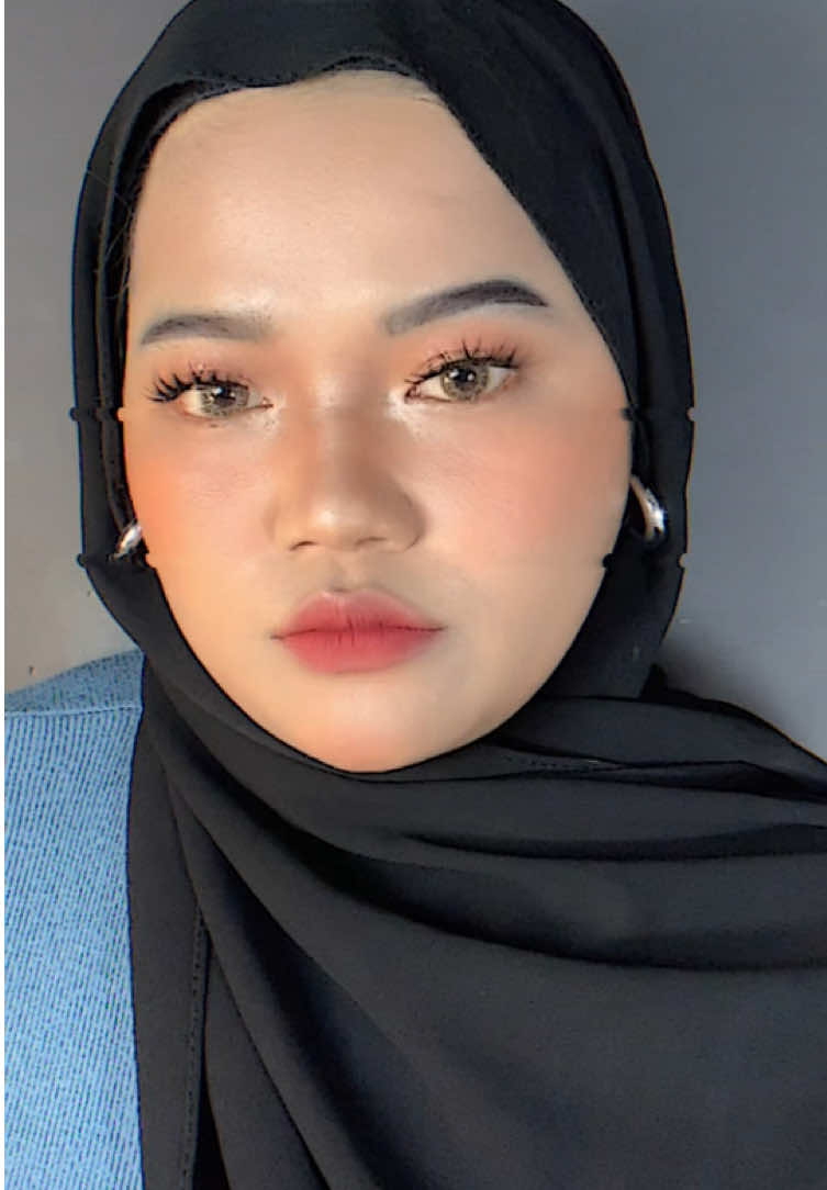 Lagiii sukaaa sama makeup look begini😭😭🔥 #makeup 